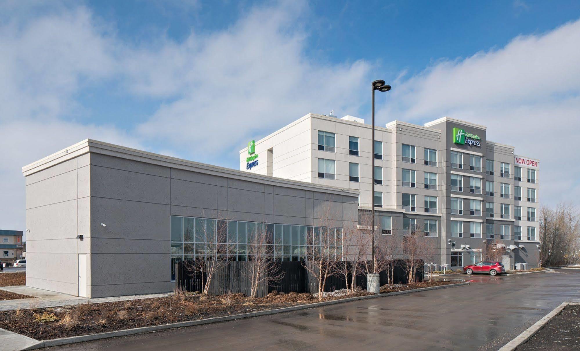 Holiday Inn Express - Red Deer North By Ihg Exterior foto