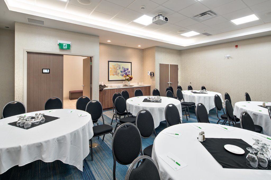 Holiday Inn Express - Red Deer North By Ihg Exterior foto